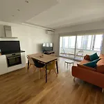 Renovated 4 Room Apartment-Parking Next Door And Beach At 700M