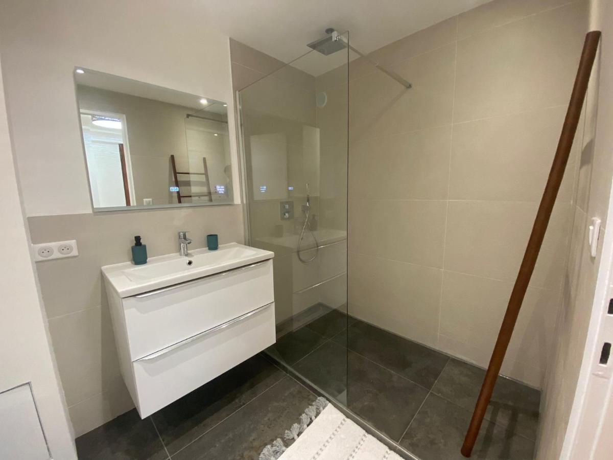 Renovated 4 Apartment-parking Next Door And At 700m Appartamento